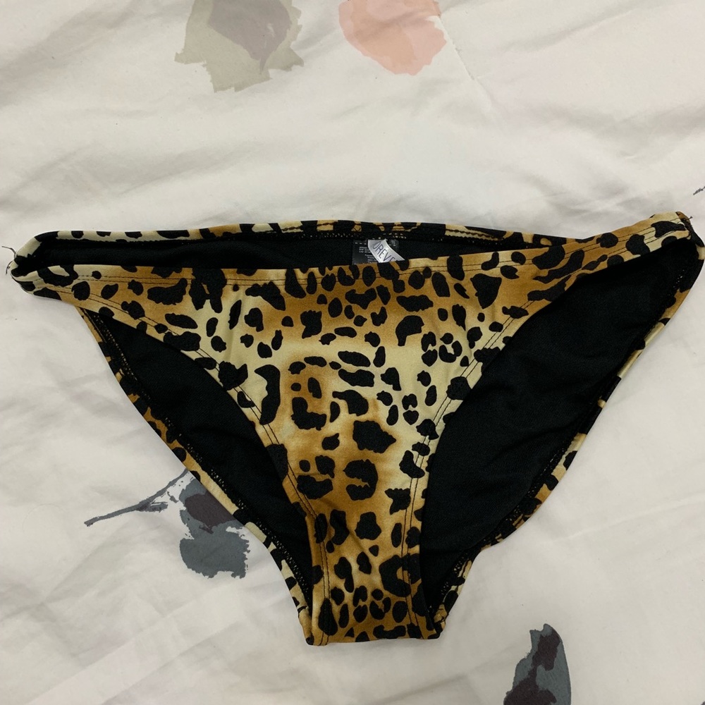 F21 LEOPARD PRINT SWIM BOTTOM